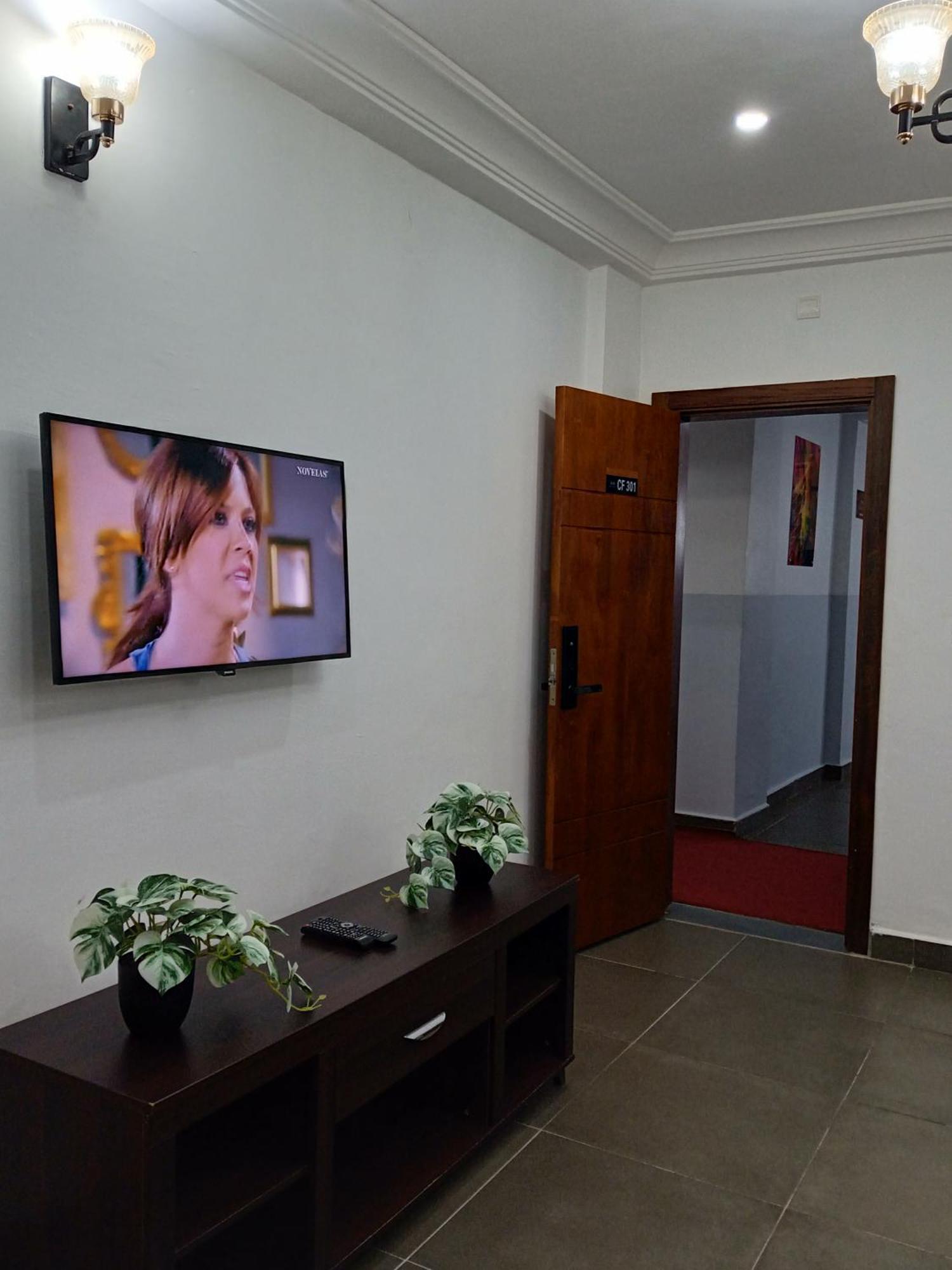 Cofe Hotel Yaoundé Екстериор снимка
