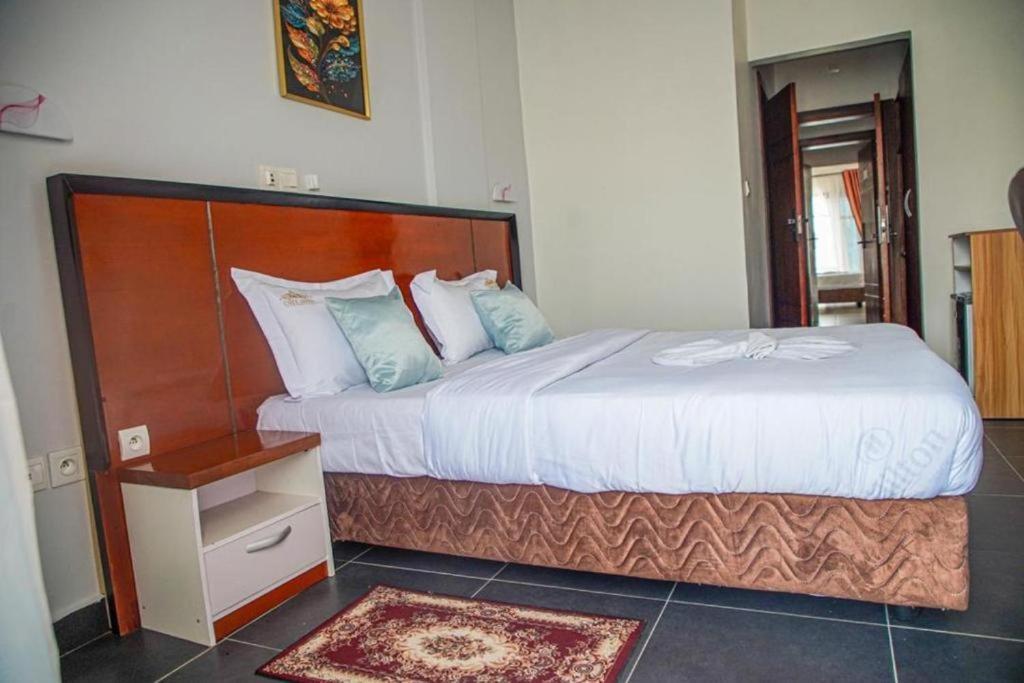 Cofe Hotel Yaoundé Екстериор снимка