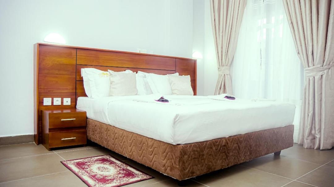 Cofe Hotel Yaoundé Екстериор снимка