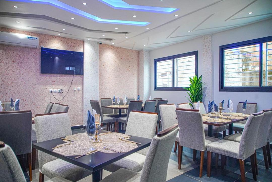 Cofe Hotel Yaoundé Екстериор снимка