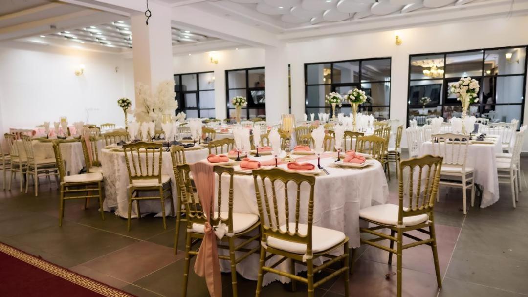 Cofe Hotel Yaoundé Екстериор снимка