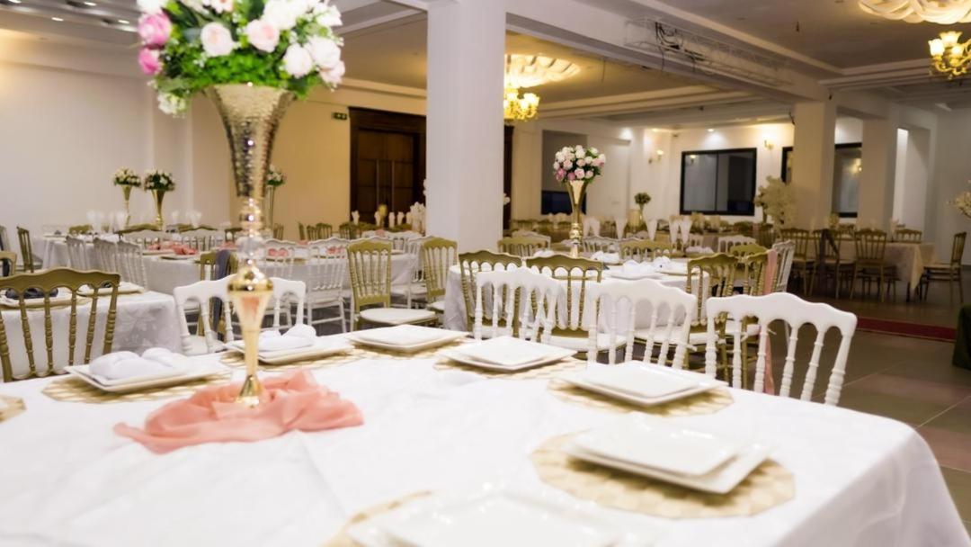 Cofe Hotel Yaoundé Екстериор снимка