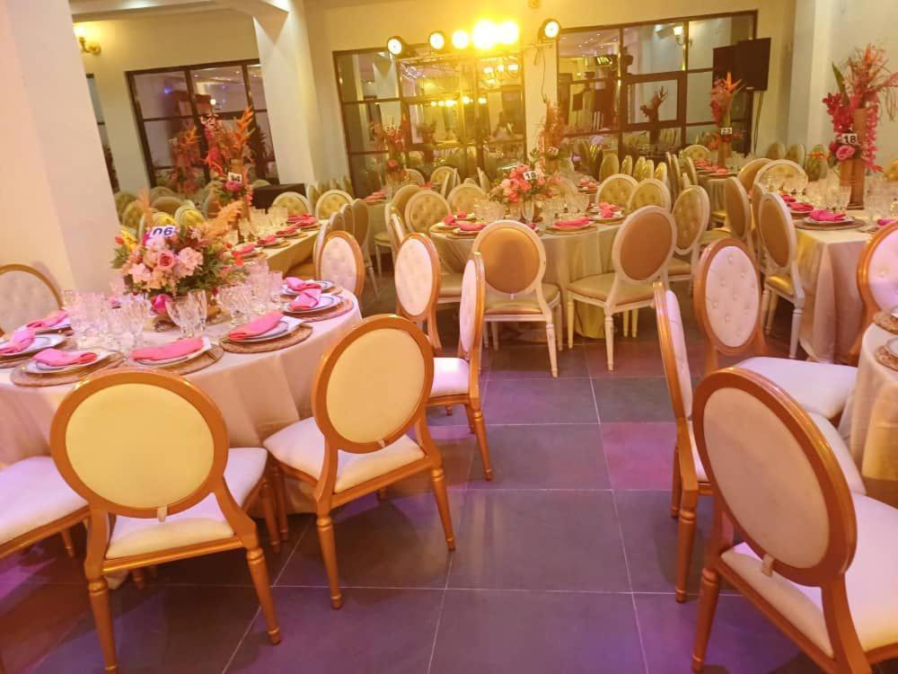 Cofe Hotel Yaoundé Екстериор снимка