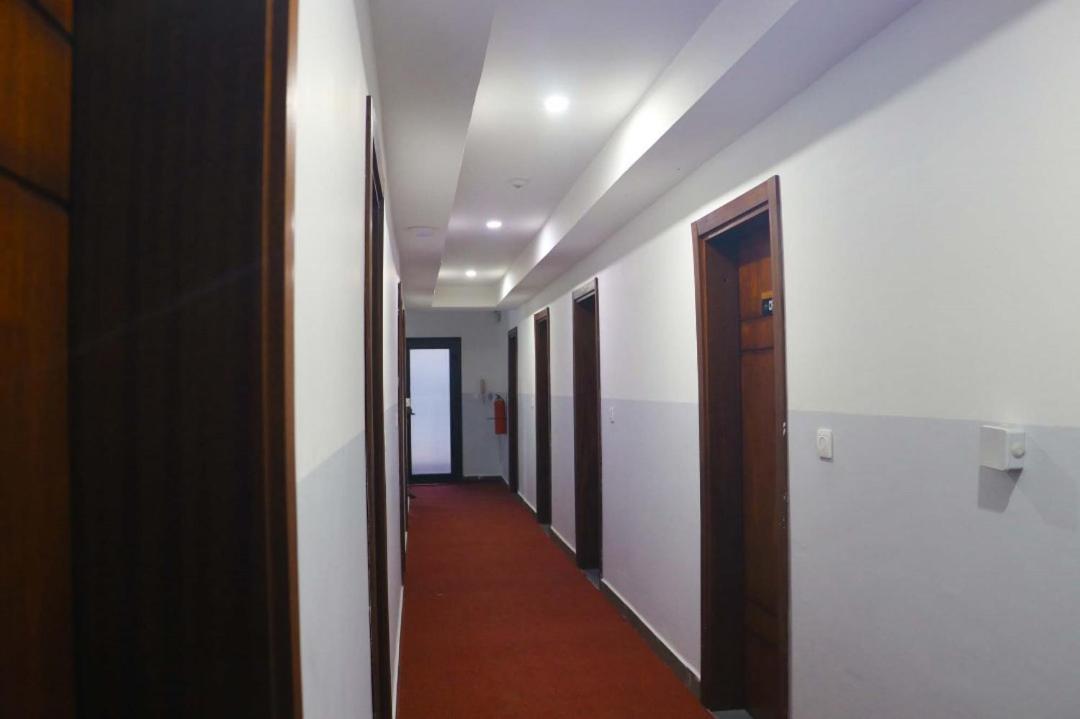 Cofe Hotel Yaoundé Екстериор снимка